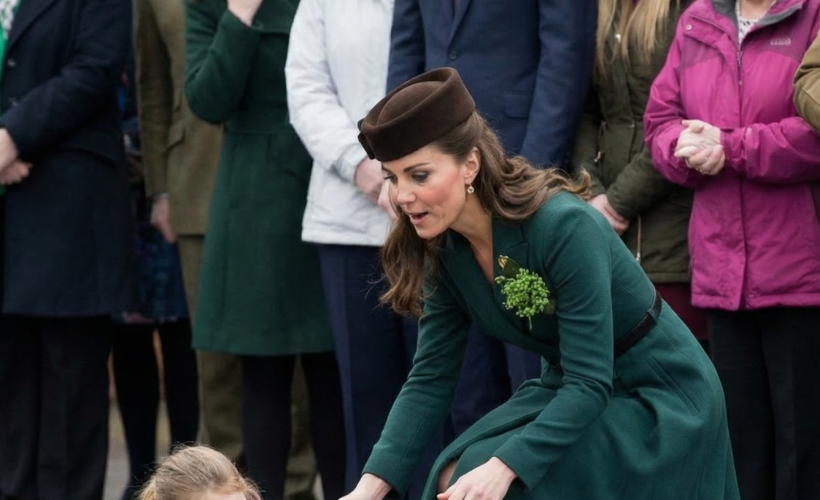 PROTOCOL SHATTERED! 🚨 When a little girl tripped, Princess Catherine didn’t just stop—she bowed to the child! 😭 This unscripted act of pure humility has the world sobbing with admiration.
