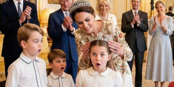 THE TORCH IS PASSED? 👑 Catherine’s Historic Gesture to Charlotte Sparks Royal Speculation!