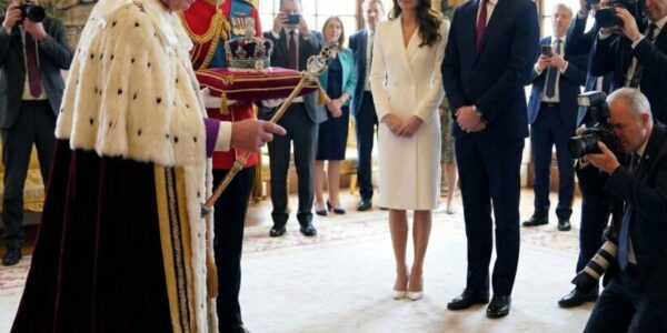 “I’m going to cry, Grandpa.” 🕊️😭 A touching moment as the prince lay down and sobbed uncontrollably, causing everyone around him to gasp and shed tears.