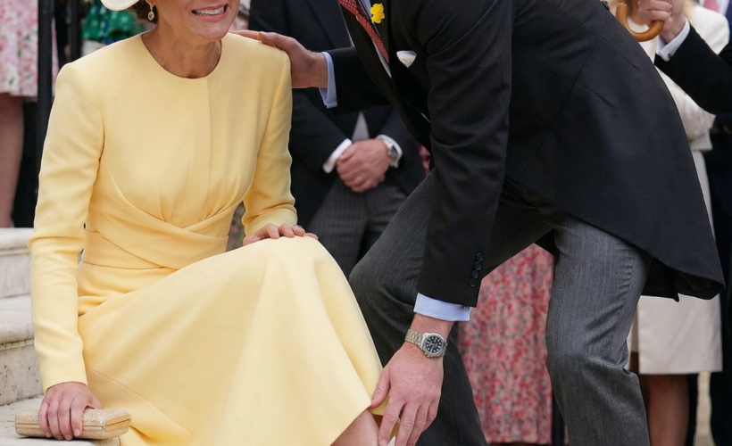 THE REAL-LIFE PRINCE CHARMING! ❤️ A moment of pure devotion that moved the world to tears. 😭✨