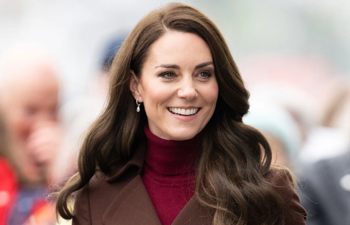 Công nương Kate lần đầu xuất hiện trước công chúng Anh sau khi điều trị ung  thư