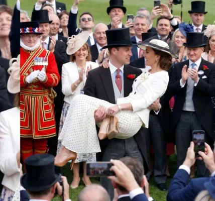 A Royal Moment: When Princess Catherineās Shoe Mishap Turned into a Fairytale A Royal Moment: When Princess Catherineās Shoe Mishap Turned into a Fairytale